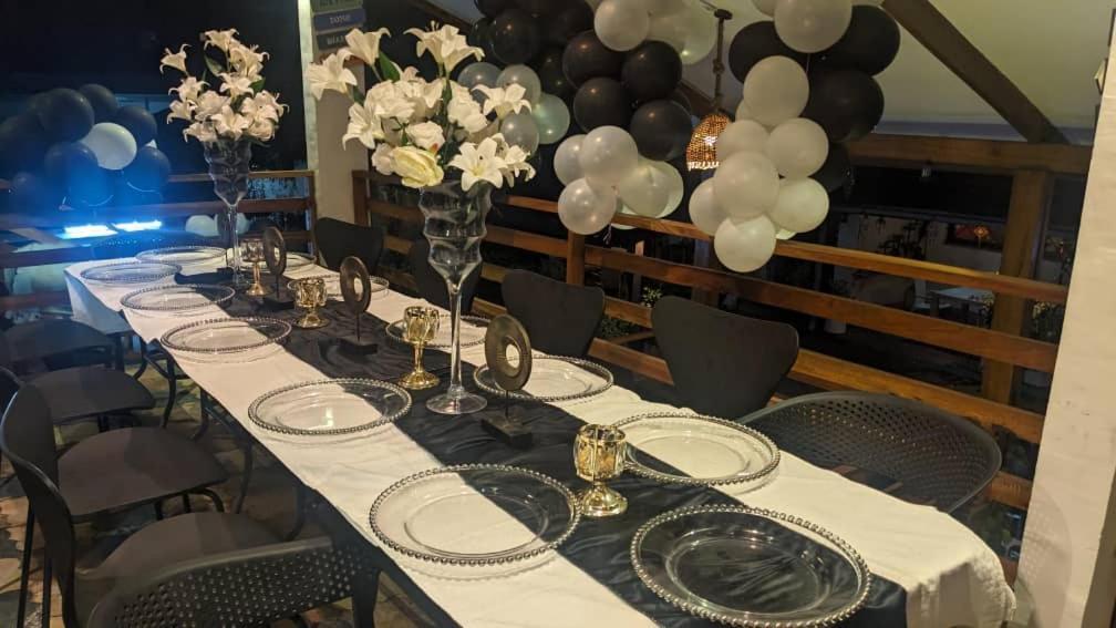 Namaste Hotel & Restaurant 利伯维尔 外观 照片