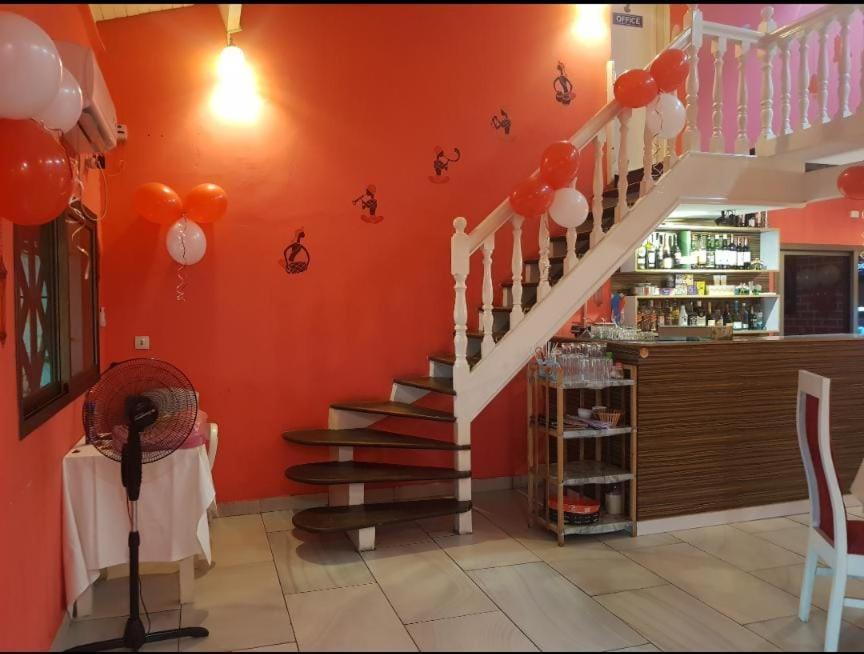 Namaste Hotel & Restaurant 利伯维尔 外观 照片
