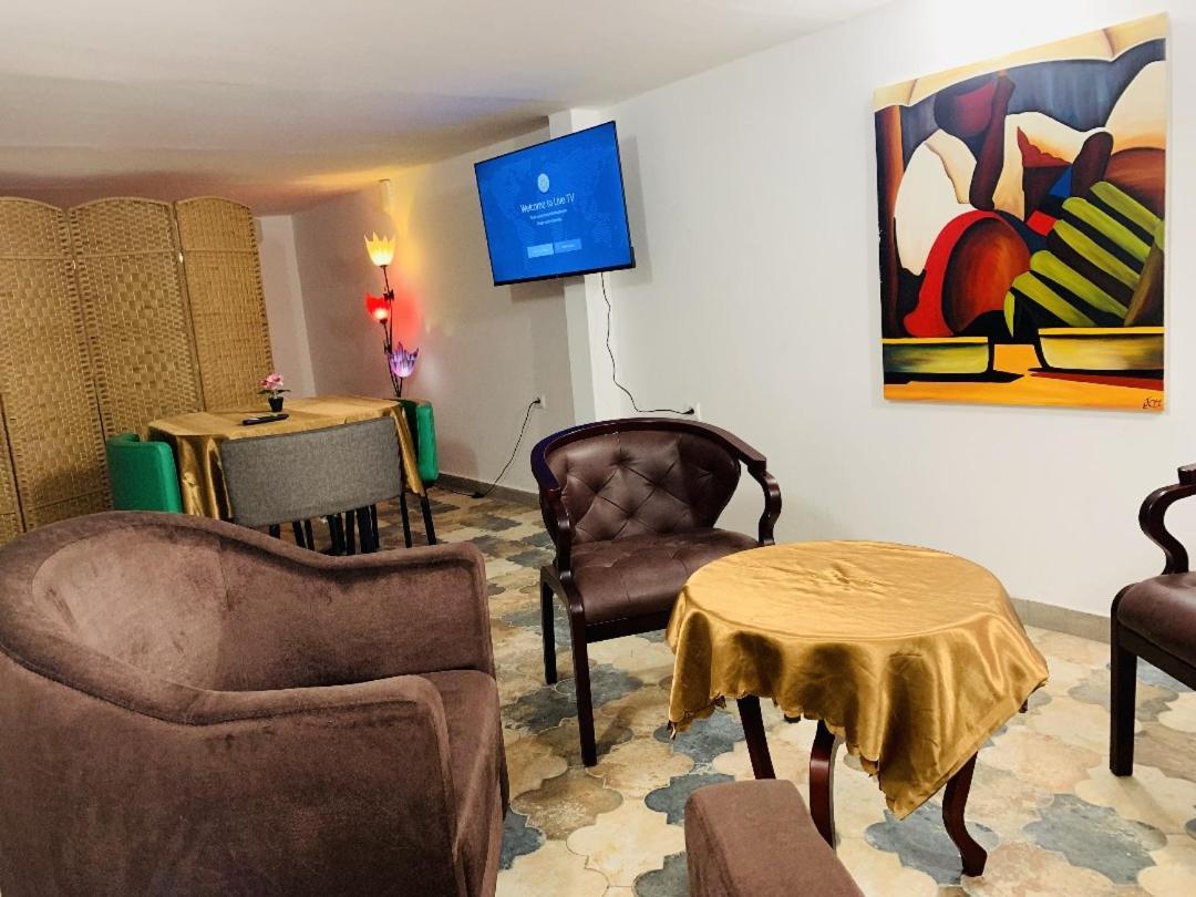 Namaste Hotel & Restaurant 利伯维尔 外观 照片
